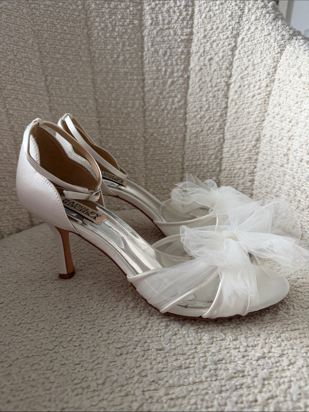 Badgley Mischka Bridal Heels 8.5 Ivory Satin Tulle Flower Ankle Strap Wedding